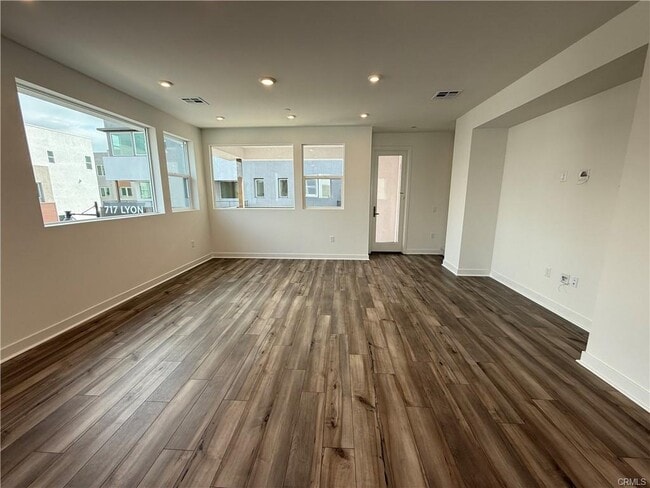 Building Photo - 693 S Lyon St