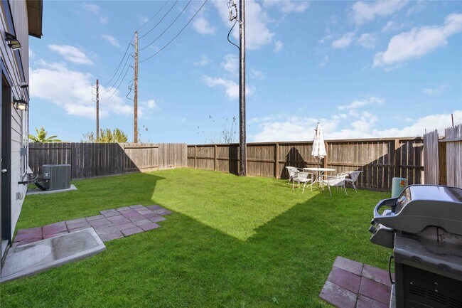 Building Photo - 6434 Lakeview Haven Dr