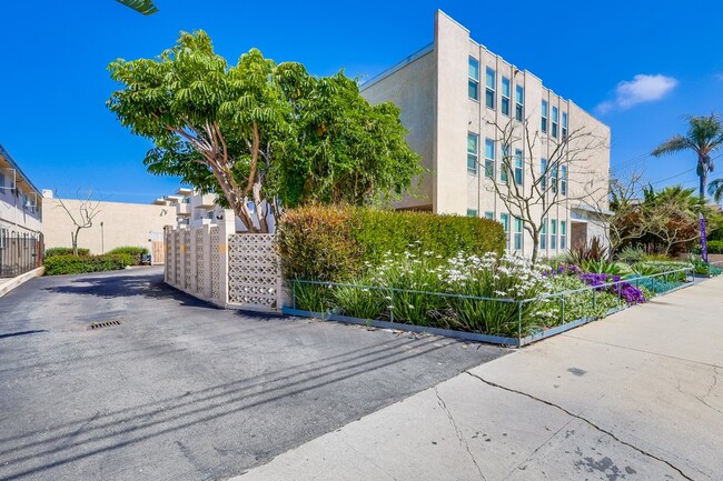 Exterior POV - 537 W. Hyde Park Blvd