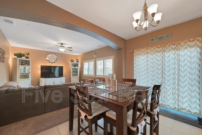 Building Photo - 5609 Peach Tree Dr