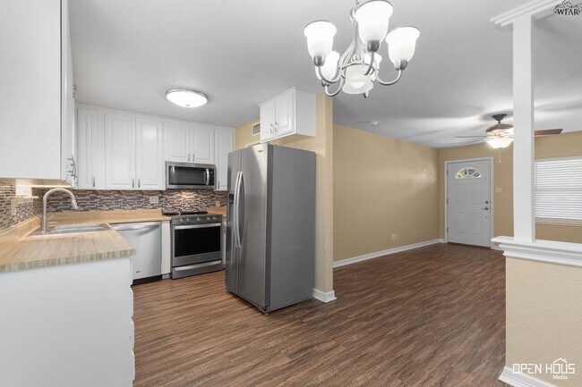 Building Photo - 1218 Glendora Dr