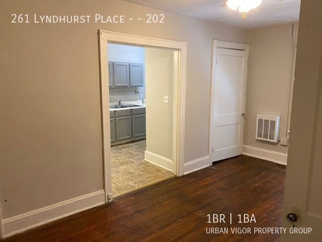 Building Photo - 261 Lyndhurst Pl