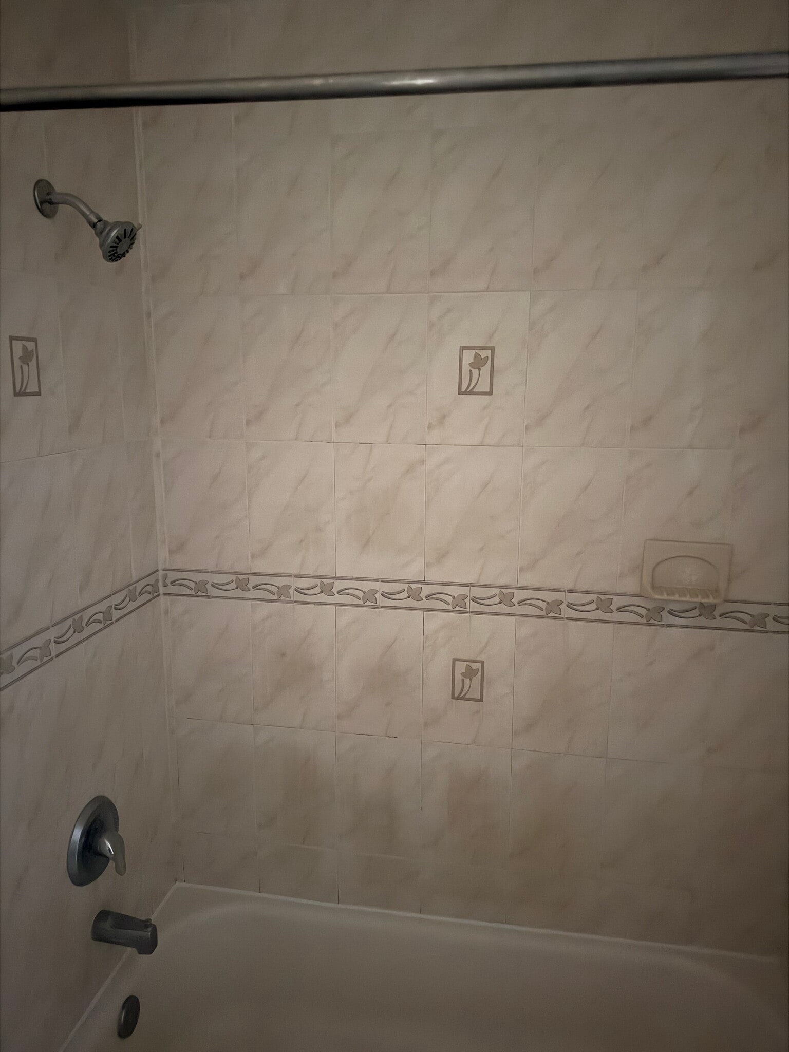 Full bath 1 - 216 Amity St