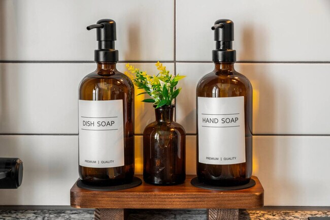 Building Photo - 701 Richmond Ave.