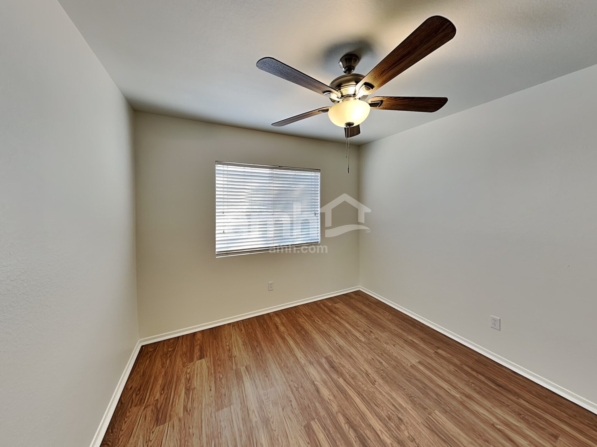 Building Photo - 4824 E Hilton Ave