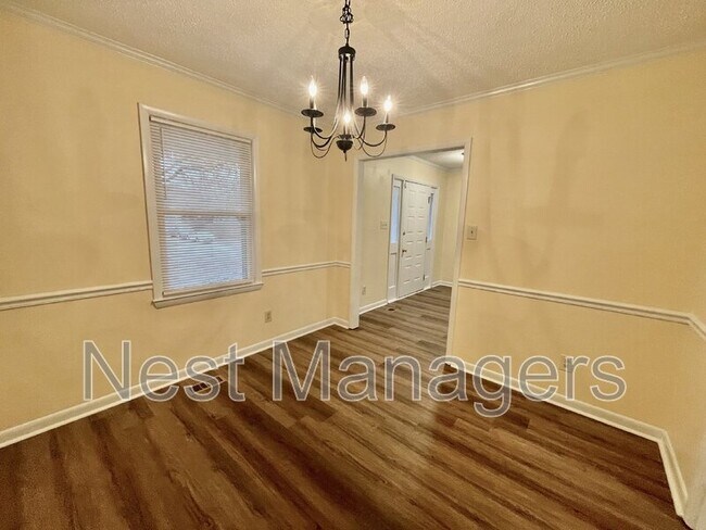 Building Photo - 2109 Hollyridge Pl