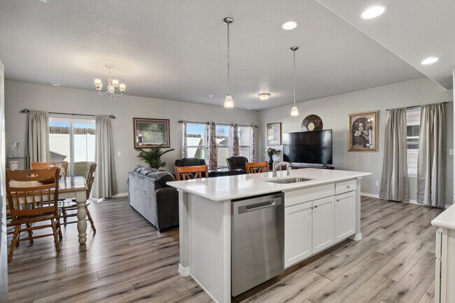 Building Photo - Modern 3-Bedroom Home for Rent in Chapel H...