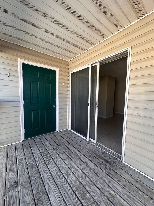 Building Photo - Spacious 1B/1B Unfurnished Condo near Beach in the Heart of Destin!