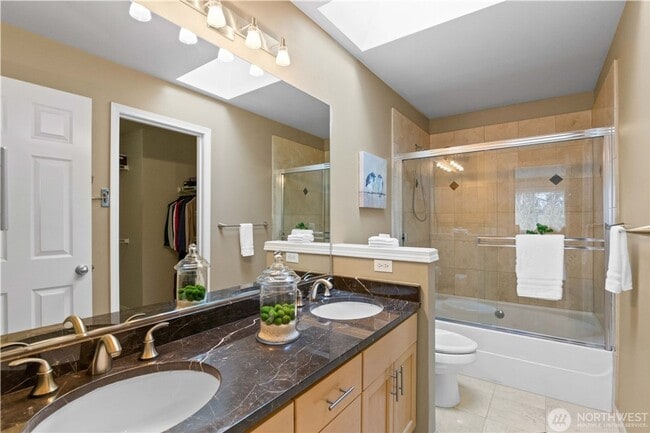 Building Photo - Town house available in desirable woodinville