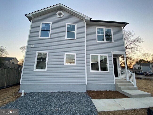 Building Photo - 316 3rd St