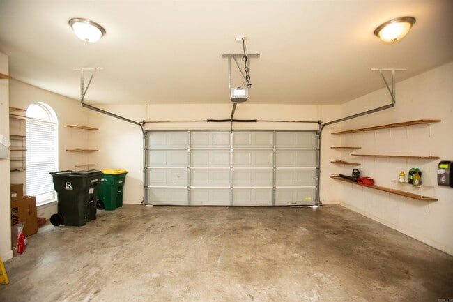 Building Photo - 2601 Sweetgrass Dr