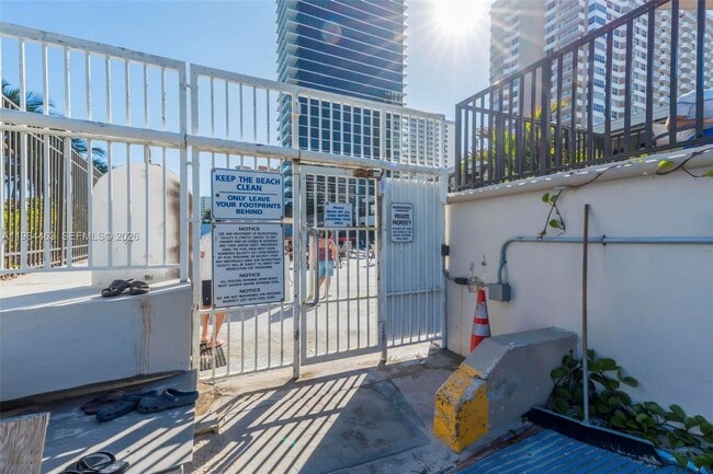 Building Photo - 1985 S Ocean Dr