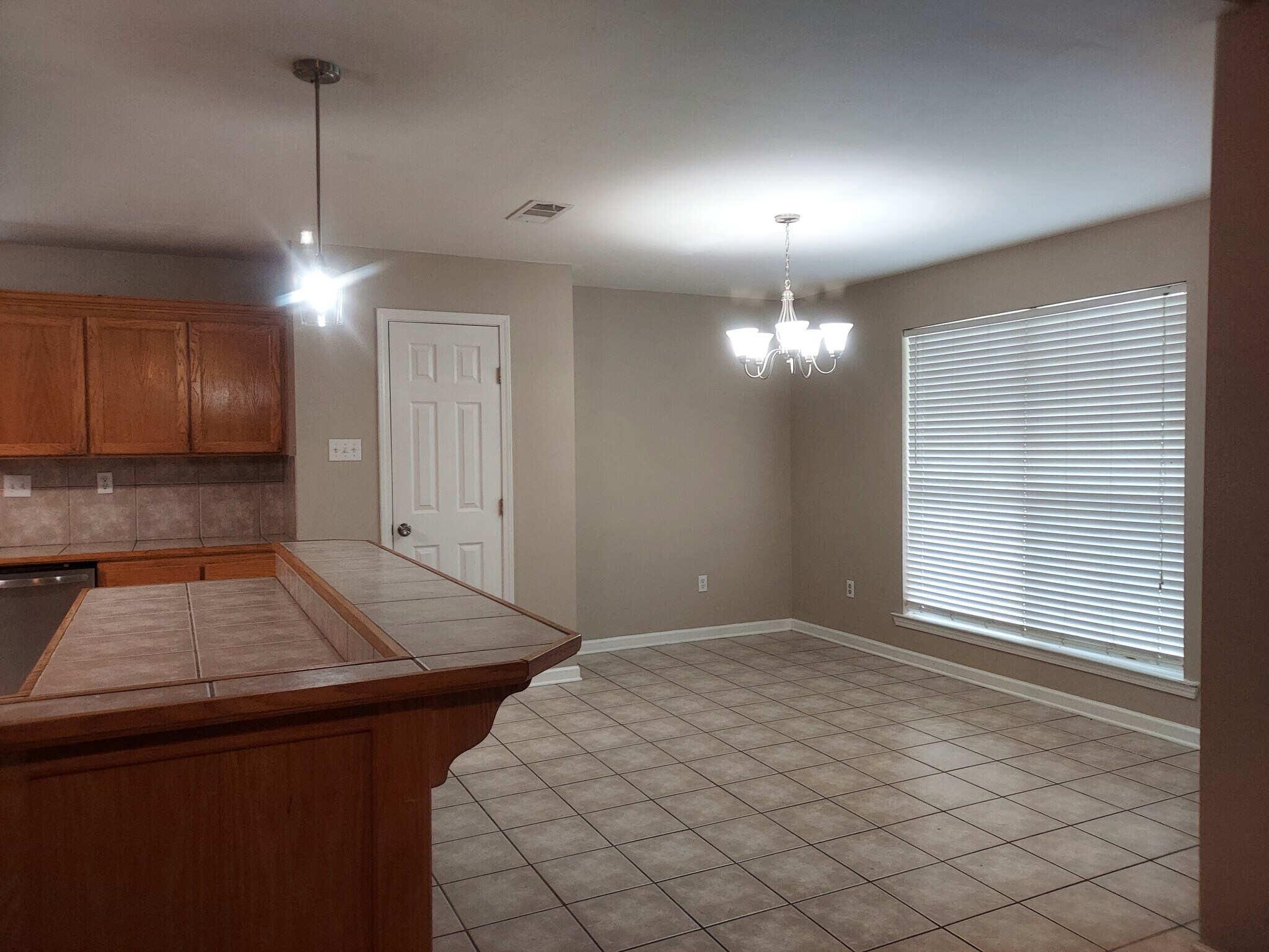 Building Photo - 36044 Raleigh Dr