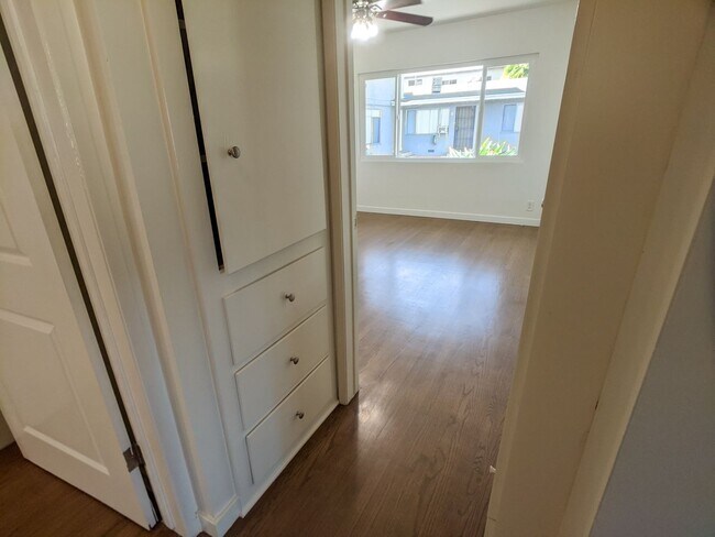 Building Photo - 3554 Brenton Ave