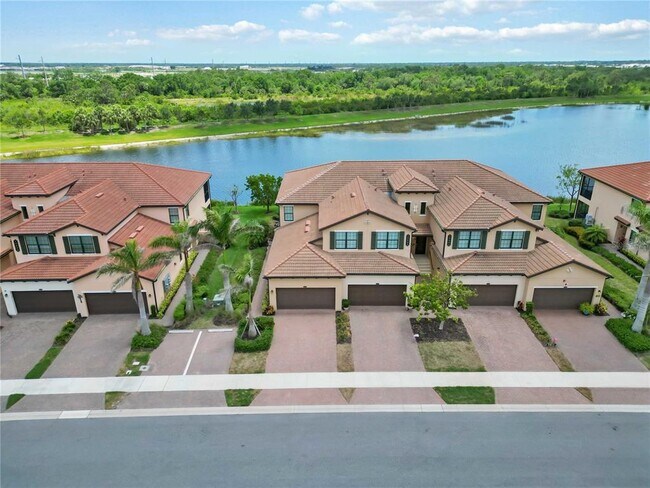Building Photo - 10805 Tarflower Dr
