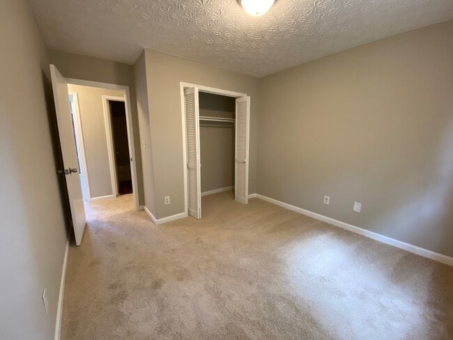 Building Photo - 1062 Dassow Ct