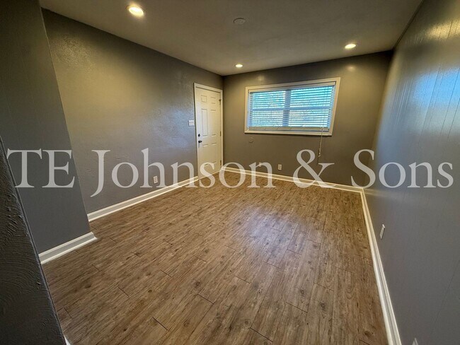 Building Photo - Sterling Pointe Apartments – Updated 2 Bedroom Living in West End Winston-Salem