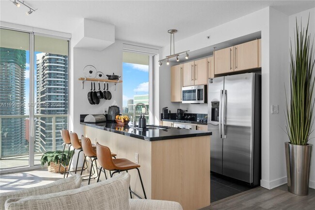 Building Photo - 1111 SW 1st Ave