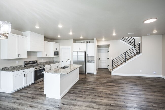 Building Photo - MODERN 4 BED 3 BATH TOWNHOME IN SUGAR CITY