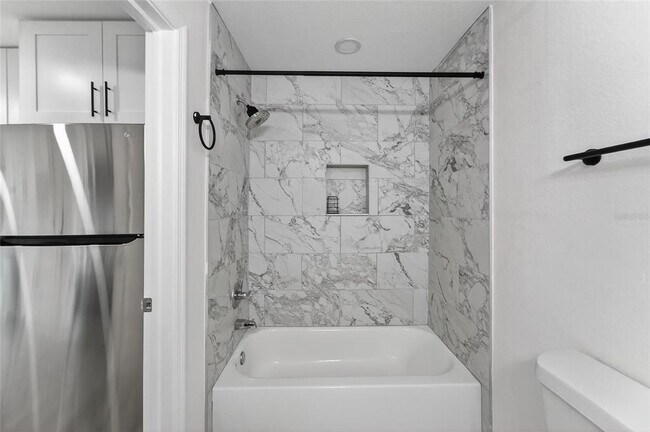 Building Photo - 2525 W Beach St