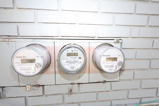 Building Photo - Move-in Ready Condo for Rent!