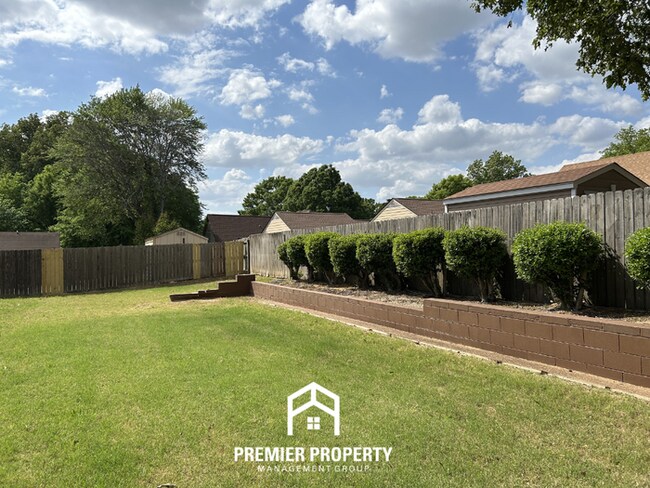 Building Photo - Massive 5BR/3BA Estate in 38125 | 2,700+ SQ FT, Vaulted Ceilings & Tile Floors