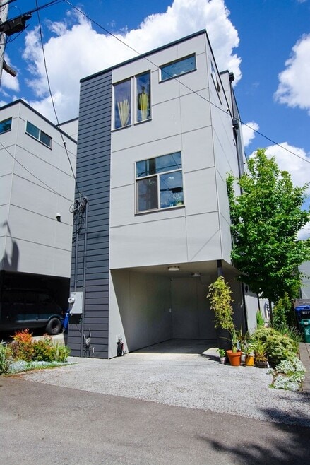 Building Photo - 5253 Fauntleroy Wy SW