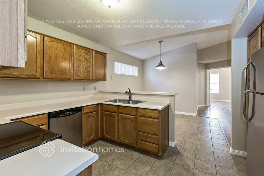 Building Photo - 11564 W Sage Dr