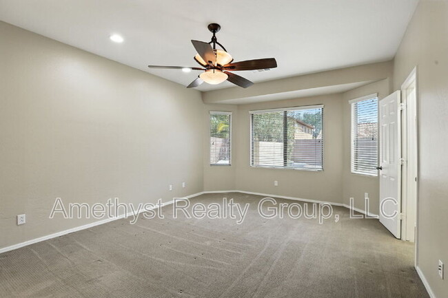 Building Photo - 2313 W Bonanza Ln
