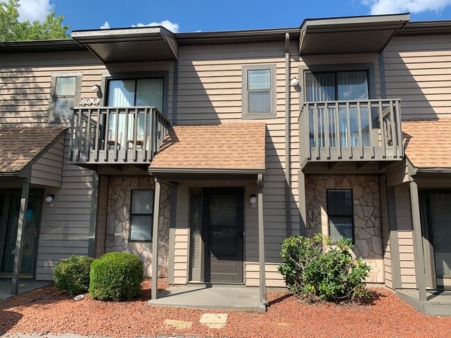 Primary Photo - 2 Bedroom, 1.5 Bathroom Condo in Winston-S...