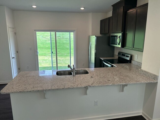 Building Photo - 3 Bedroom | 2.5 Bathroom End Unit Raleigh ...