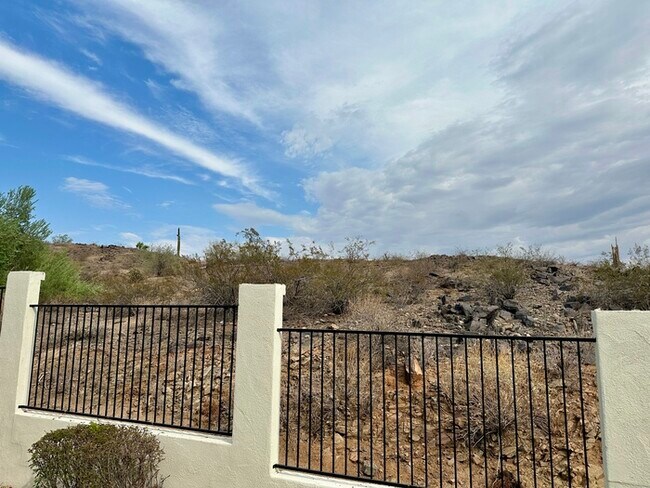Building Photo - Gorgeous remodel update! No neighbors behind hillside lot