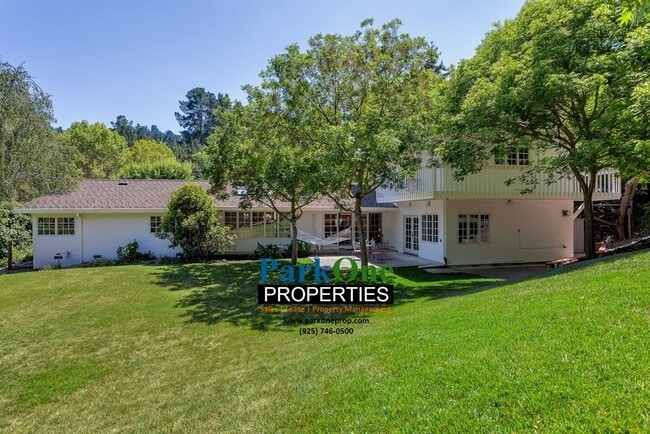 Building Photo - Amazing Moraga Home with incredible lot!
