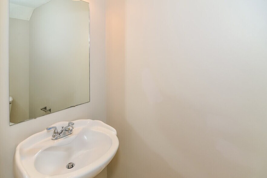 Building Photo - 612 Mable Dr