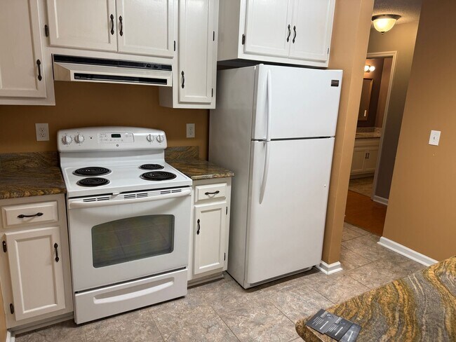 Building Photo - 2092 Woodlawn Dr SW