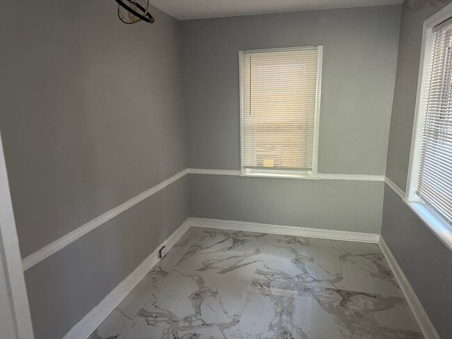 Building Photo - 311 Gaskill St