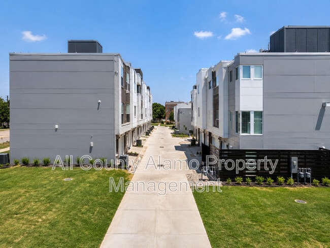 Building Photo - 7930 Kennedy Hill Dr