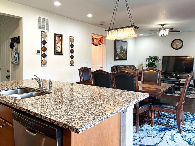 Building Photo - Stonegate 4bd 3ba 2,265sq.ft. - built in 2019 - FOR RENT!