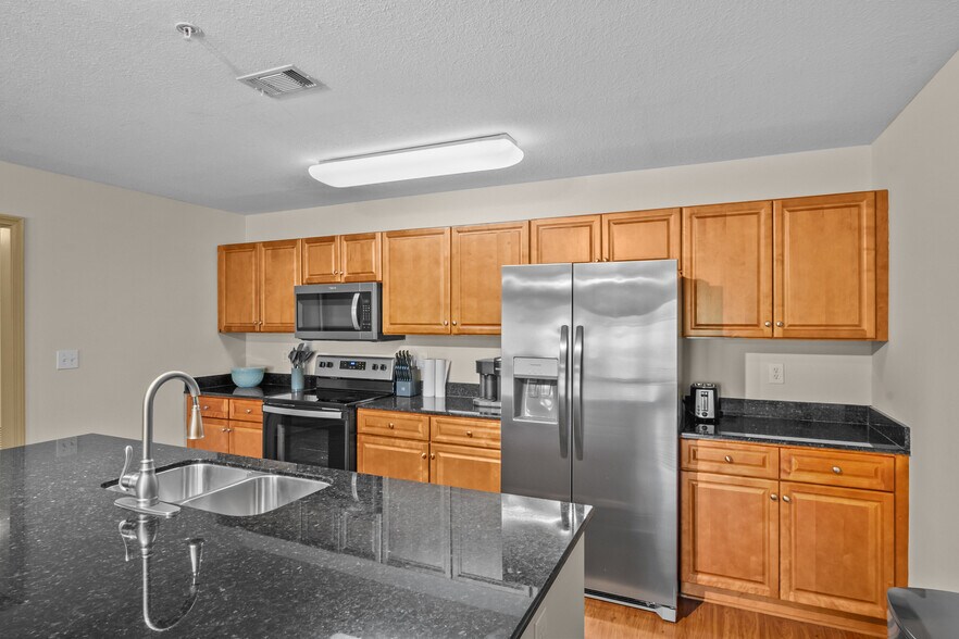 Building Photo - 1613 Muscovy Way