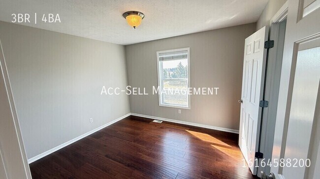 Building Photo - 2125 Orchard Ridge Dr NW