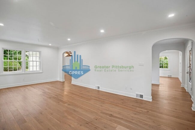 Building Photo - Elegant Fox Chapel 4-Bedroom, 3.5-Bath Home