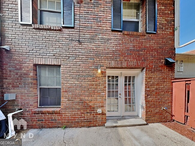 Building Photo - 1963 Whitehall Forest Ct SE