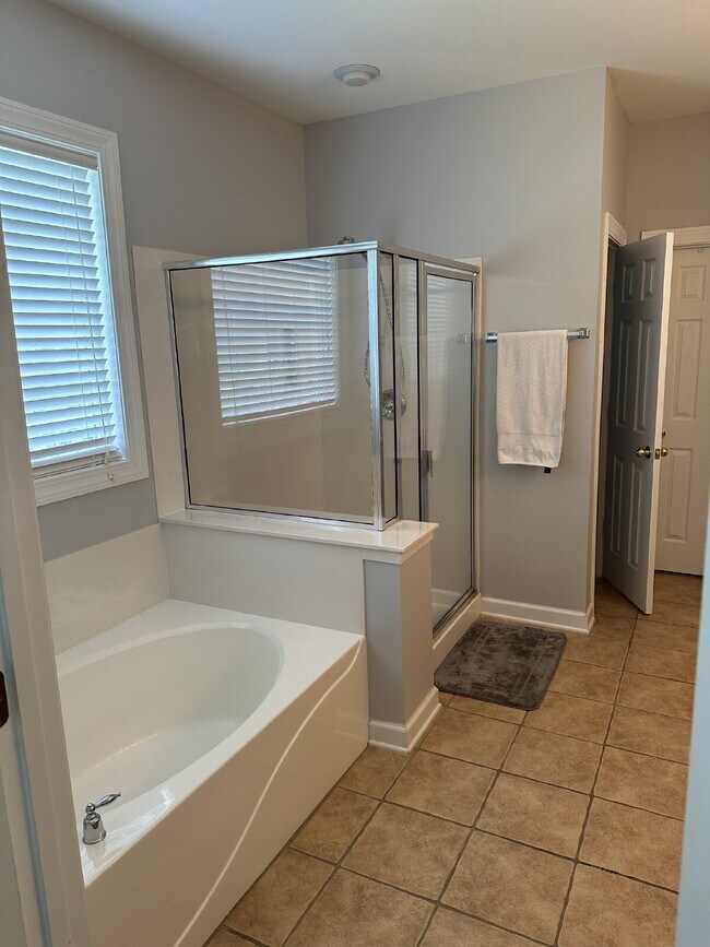 Building Photo - Beautiful 4-Bedroom Home in Desirable Baynard Park! | Hardwood Floors, Corian Countertops & Priva...