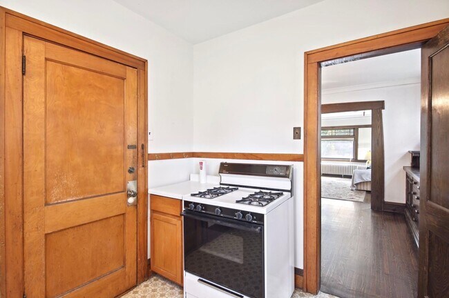 Building Photo - 4542 Grand Ave S