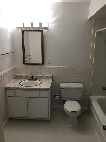 Building Photo - 10123 Puttington Dr