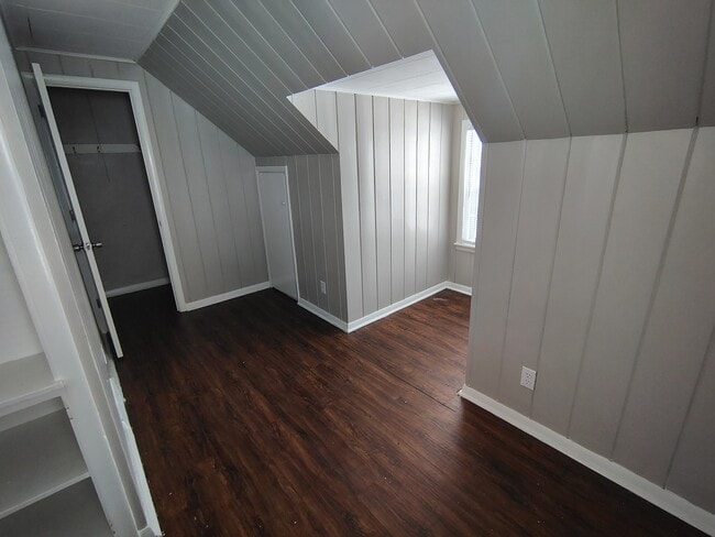 Building Photo - 2516 Lawndale Ave