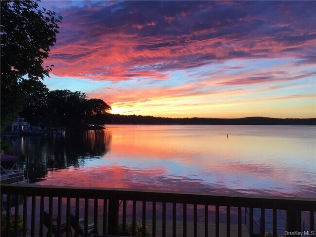 Building Photo - 36 Ten Broeck Ln