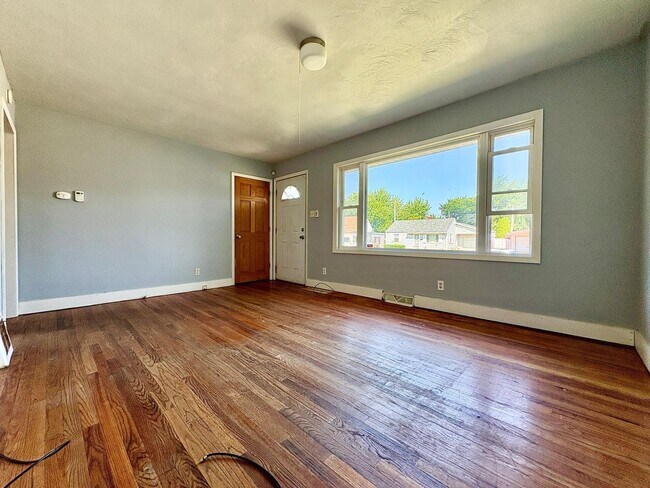 Building Photo - 811 Fairway St
