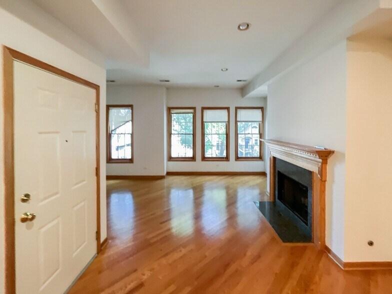 Building Photo - 2730 N Wayne Ave