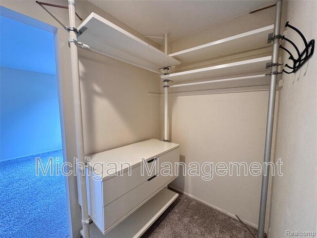 Building Photo - 2150 Pauline Blvd